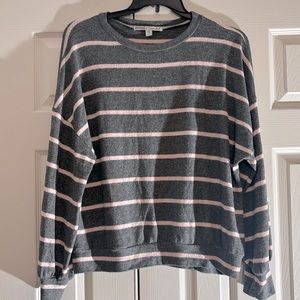 Juniors XL Gray/Pink Top